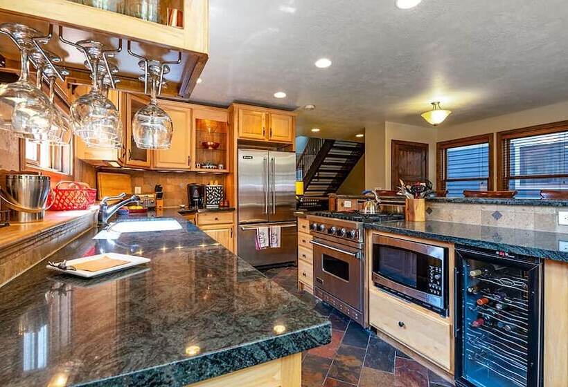 Red Hawk By Avantstay Charming Cabin W/ Theatre & Spa 5mins To Deer Valley Mtn