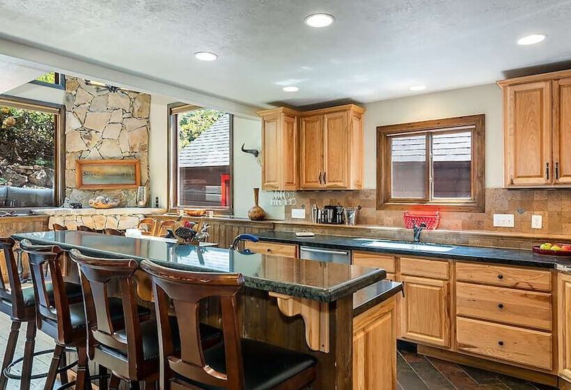 Red Hawk By Avantstay Charming Cabin W/ Theatre & Spa 5mins To Deer Valley Mtn