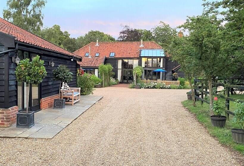 Brundish, Suffolk Large 4 Bed Barn Stunning!