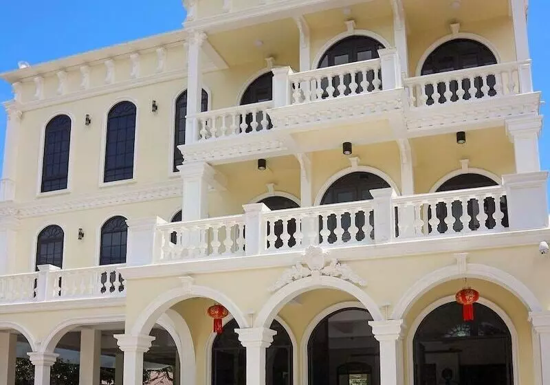 Daddy Dream Hotel And Residence