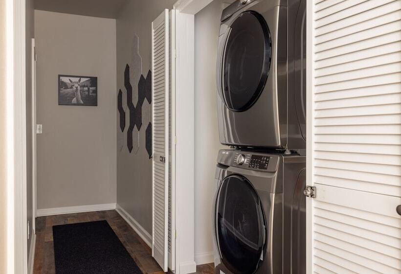 مسافرخانه Winter Park Chateau