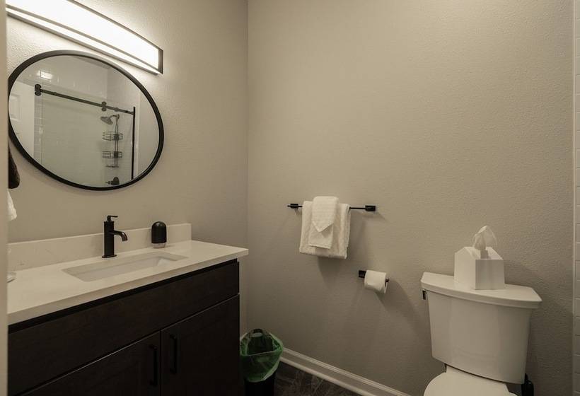 مسافرخانه Winter Park Chateau