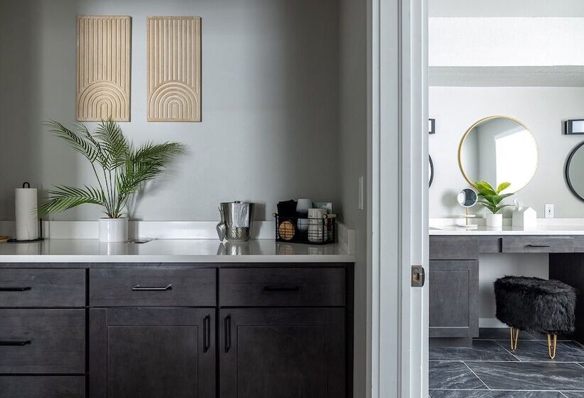 مسافرخانه Winter Park Chateau