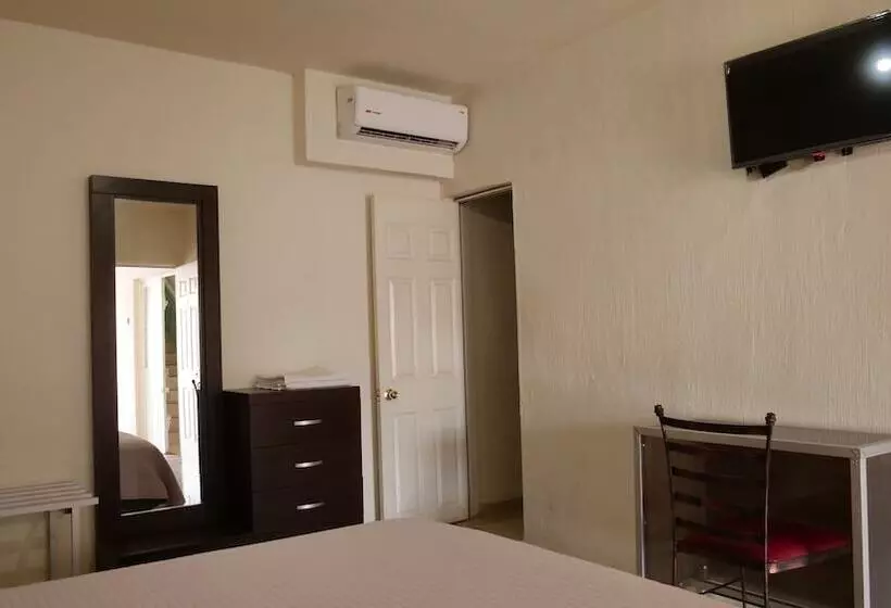 ホテル Insurgentes