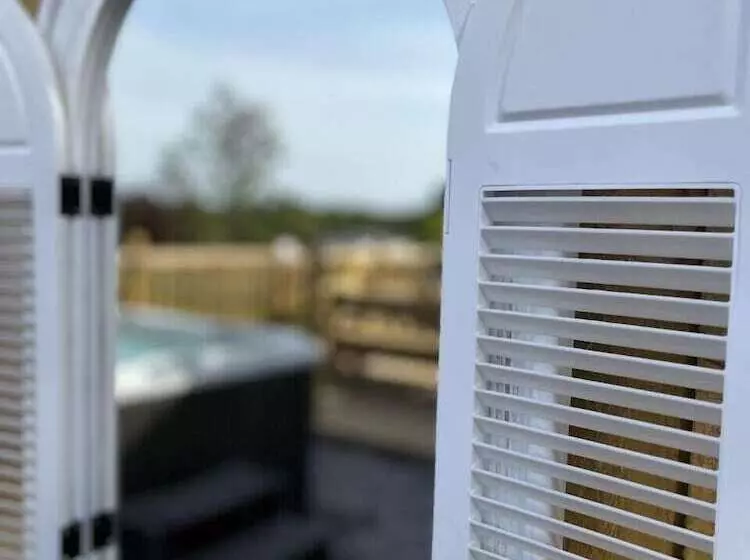 Hotelli Lion King Safari Tent