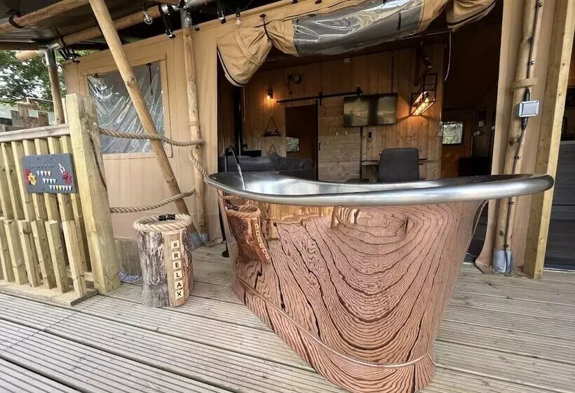 Hotelli Lion King Safari Tent