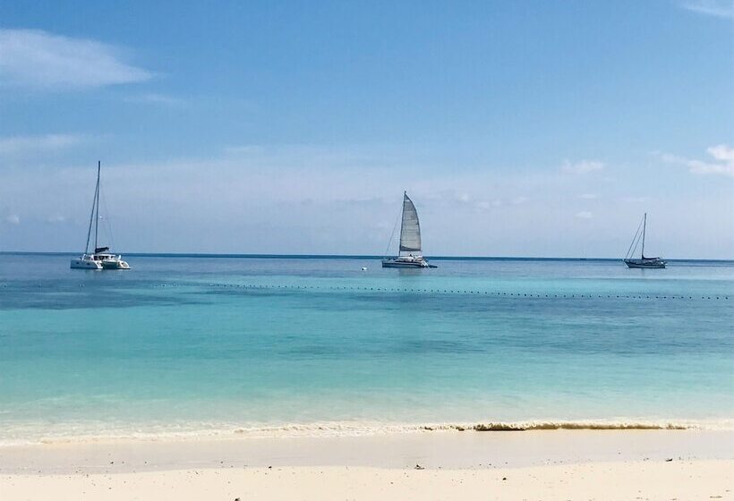 בית מלון כפרי Lipe Garden Beach Resort