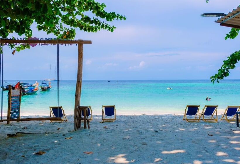 בית מלון כפרי Lipe Garden Beach Resort