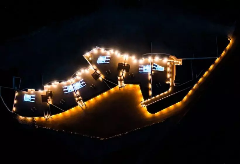 Lavadoze Luxury Suites