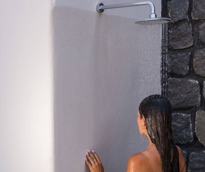 Lavadoze Luxury Suites