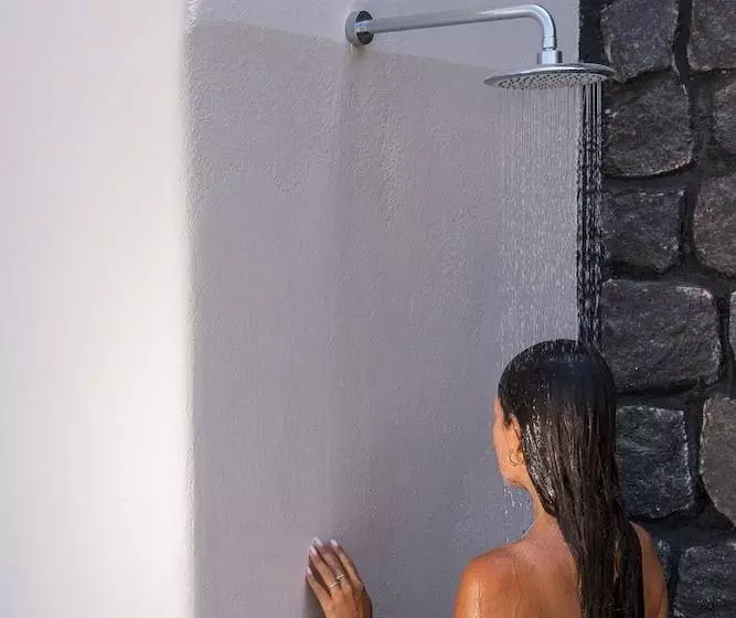 Lavadoze Luxury Suites