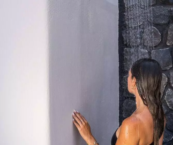 Lavadoze Luxury Suites