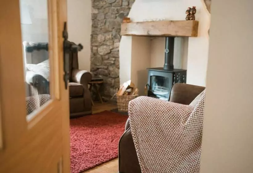 Lovely 3 Bed Cottage In The Quiet Hamlet Of Horeb