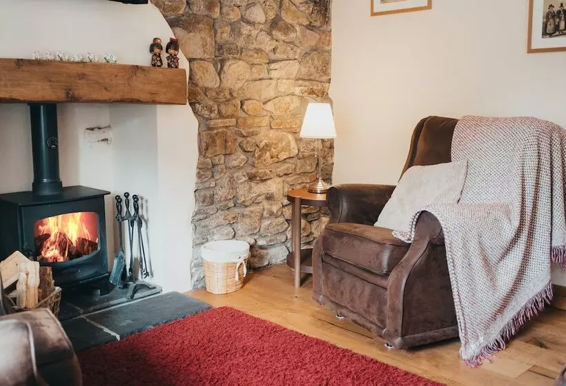 Lovely 3 Bed Cottage In The Quiet Hamlet Of Horeb