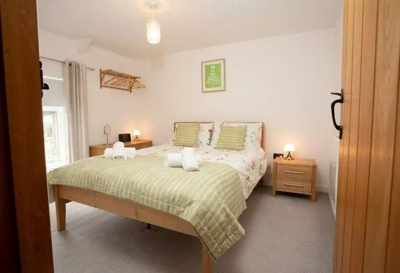 Lovely 3 Bed Cottage In The Quiet Hamlet Of Horeb