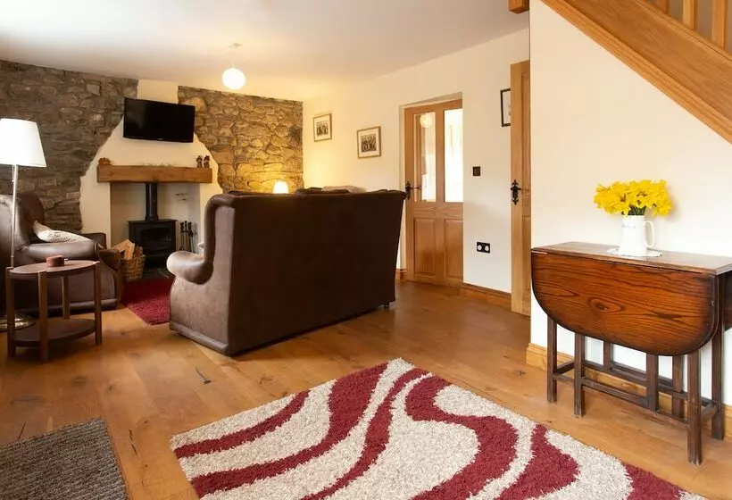 Lovely 3 Bed Cottage In The Quiet Hamlet Of Horeb