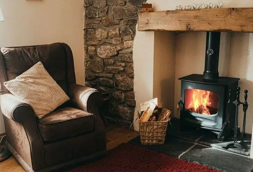 Lovely 3 Bed Cottage In The Quiet Hamlet Of Horeb