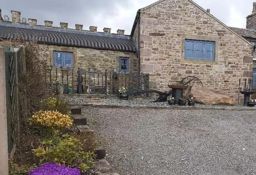Peak District Cottage Set In 5 Acres Near Buxton