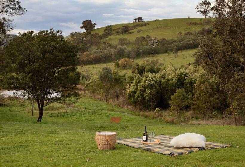 Курорт The Village Green Glampervans