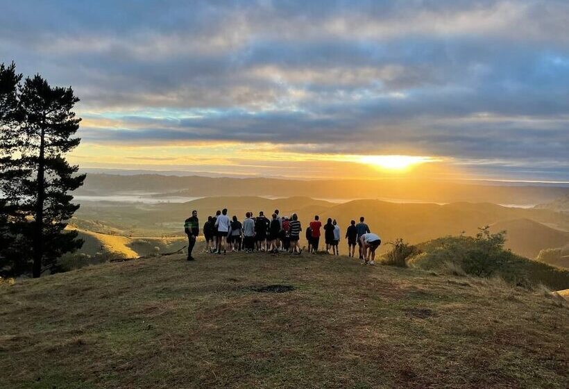 Курорт The Village Green Glampervans