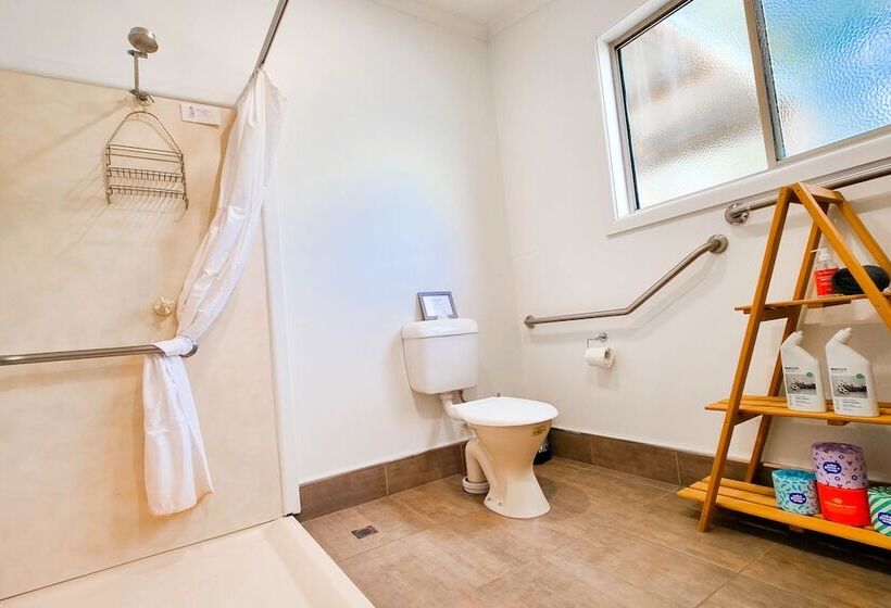 Курорт The Village Green Glampervans