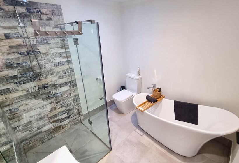 Курорт The Village Green Glampervans