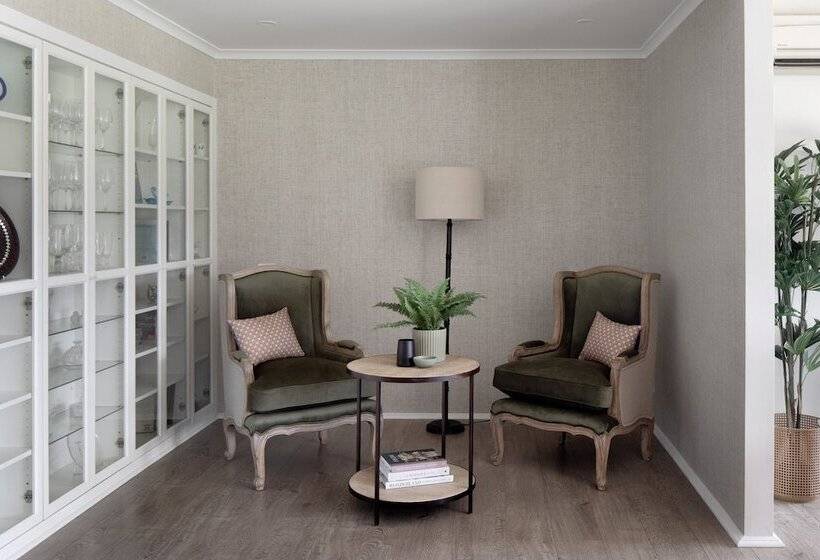 Курорт The Village Green Glampervans