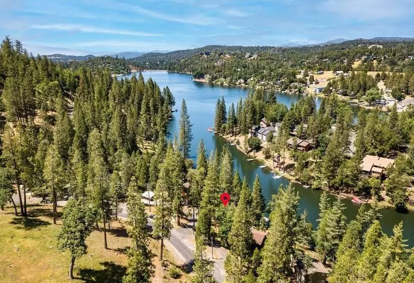 The Big Easy   Lakefront Only 1 Mile To Popular Marina Beach! By Yosemite Region Resorts