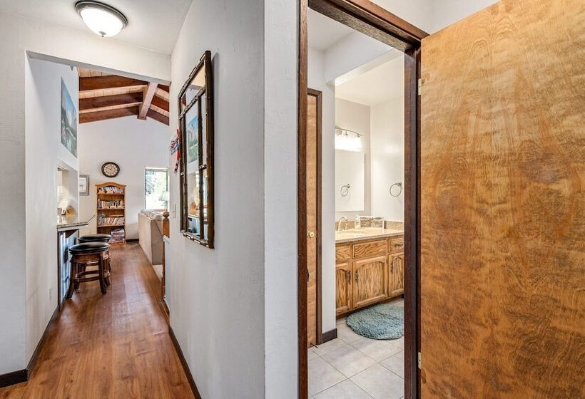 The Big Easy   Lakefront Only 1 Mile To Popular Marina Beach! By Yosemite Region Resorts