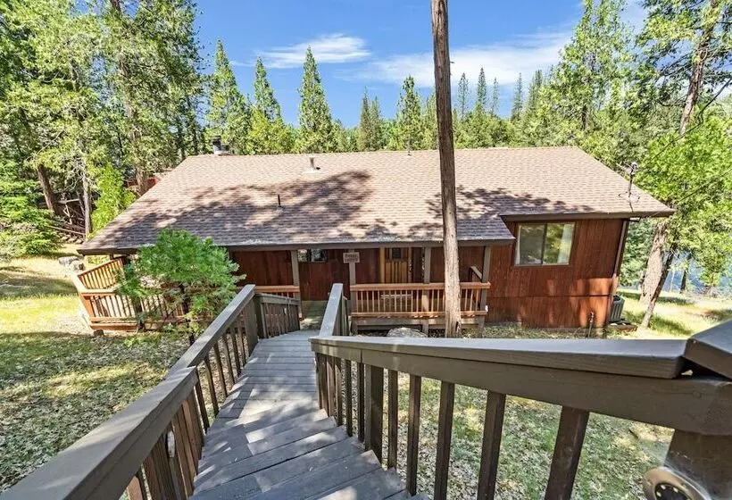 The Big Easy   Lakefront Only 1 Mile To Popular Marina Beach! By Yosemite Region Resorts