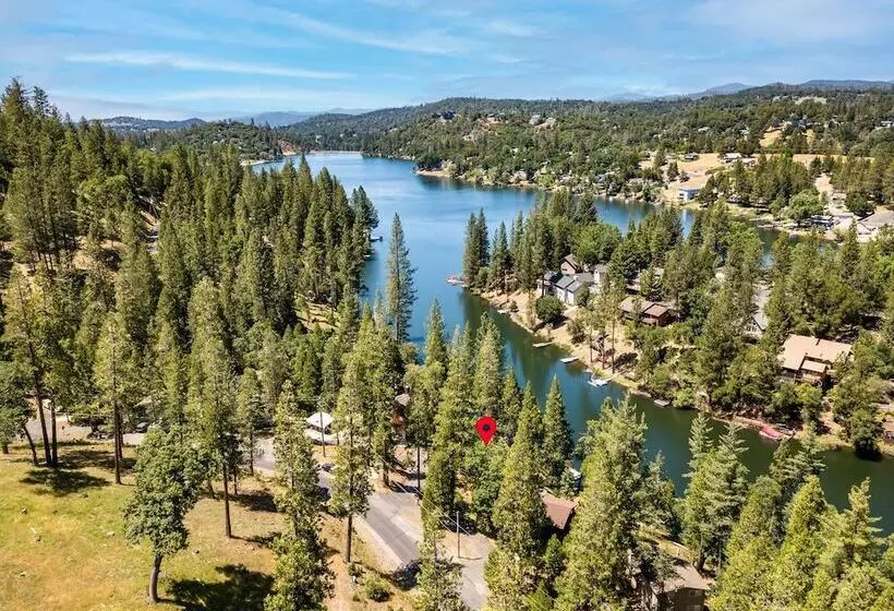 The Big Easy   Lakefront Only 1 Mile To Popular Marina Beach! By Yosemite Region Resorts