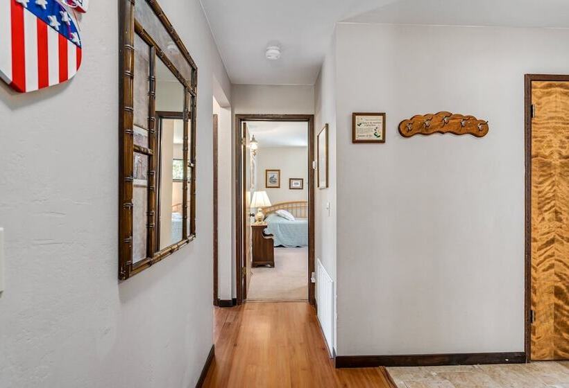 The Big Easy   Lakefront Only 1 Mile To Popular Marina Beach! By Yosemite Region Resorts