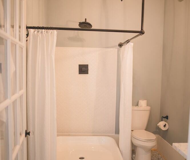 مبيت وإفطار Boonville Luxury Lodging