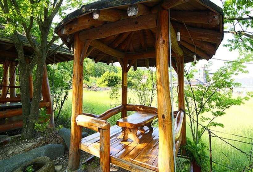 Cheongsong Hwangto Bungalow Pension