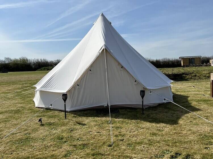 호텔 Crooked Oaks Bell Tent Glamping In North Devon