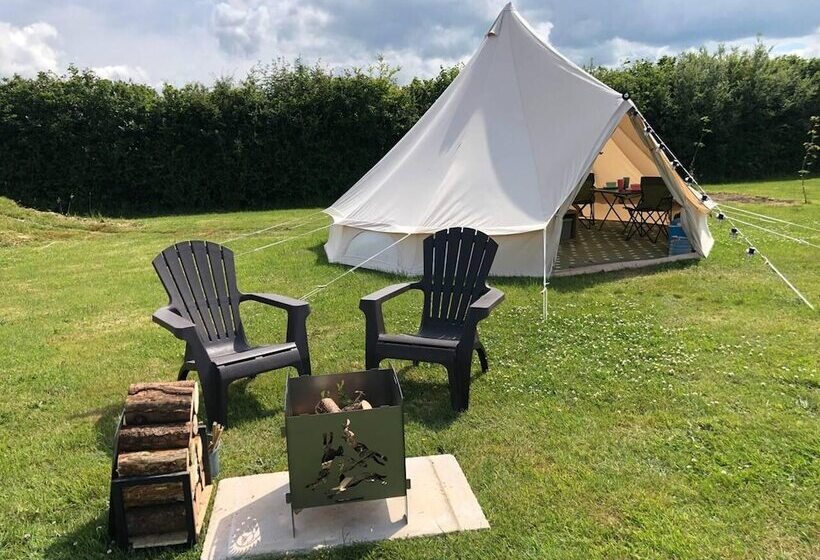 호텔 Crooked Oaks Bell Tent Glamping In North Devon