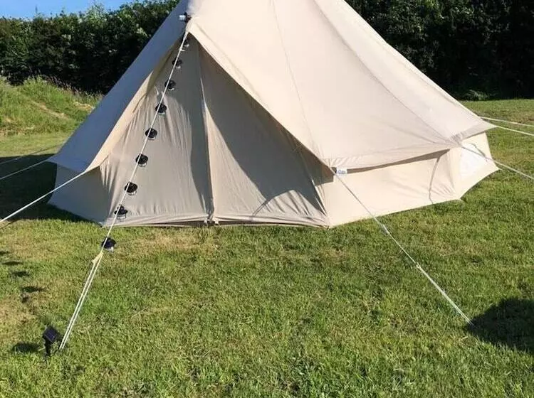 Hotelli Crooked Oaks Bell Tent Glamping In North Devon