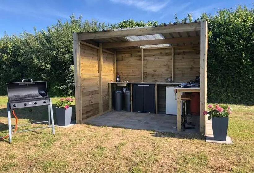 Hotelli Crooked Oaks Bell Tent Glamping In North Devon