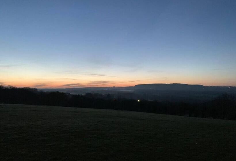 호텔 Crooked Oaks Bell Tent Glamping In North Devon