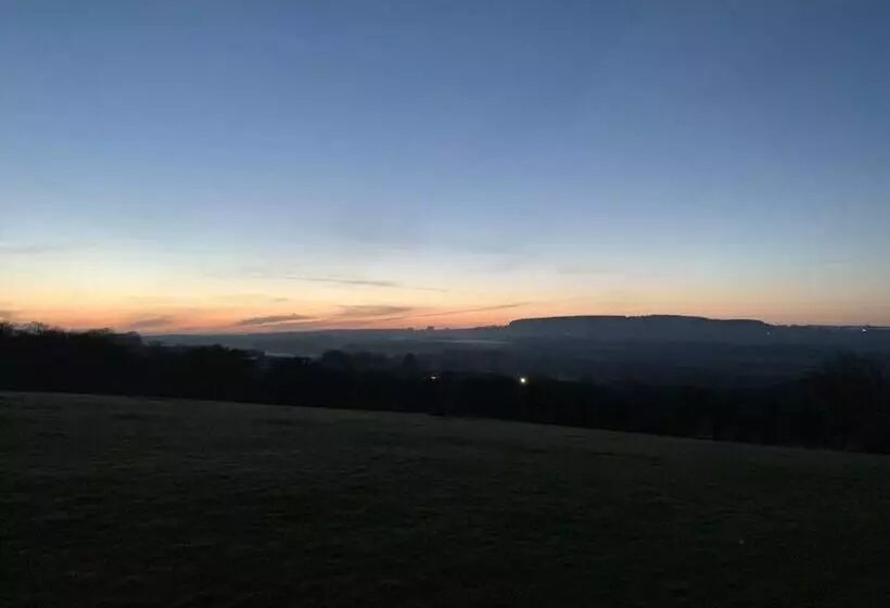 Hotelli Crooked Oaks Bell Tent Glamping In North Devon