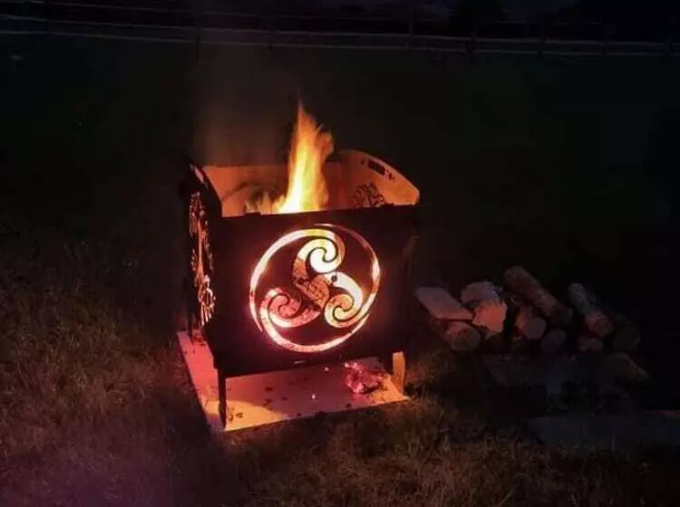 Hotelli Crooked Oaks Bell Tent Glamping In North Devon