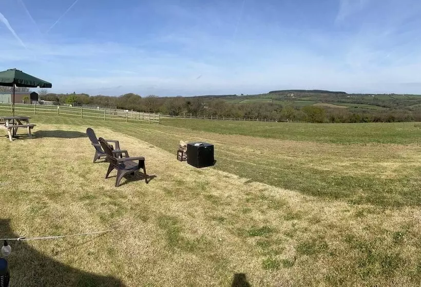 Hotelli Crooked Oaks Bell Tent Glamping In North Devon