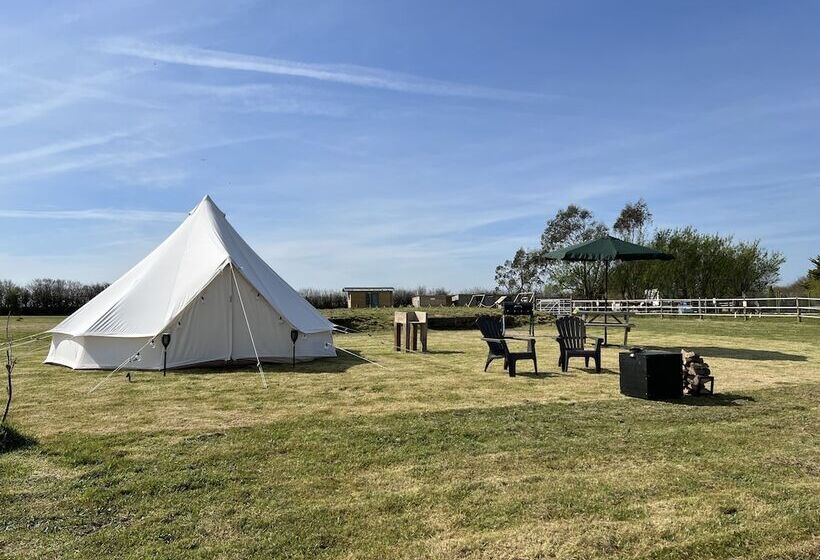 호텔 Crooked Oaks Bell Tent Glamping In North Devon