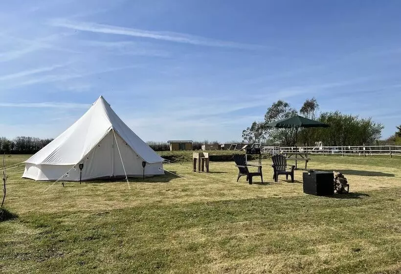 Hotelli Crooked Oaks Bell Tent Glamping In North Devon