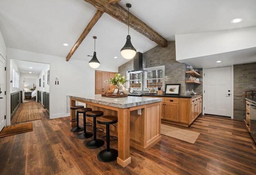 فندق Emerald Bay Village