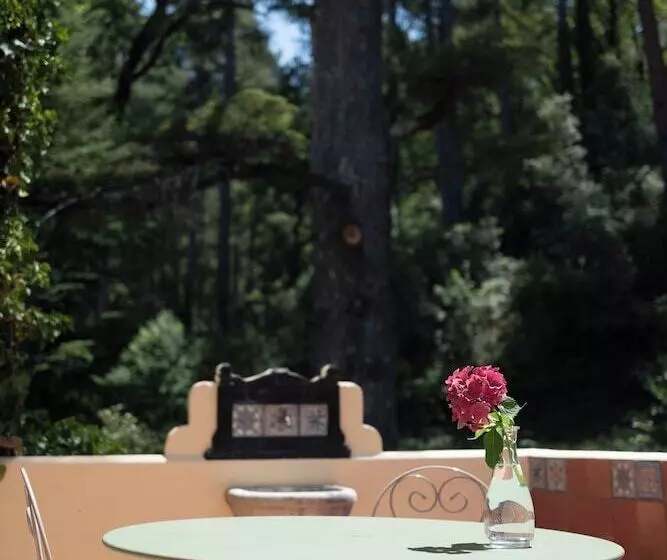 Hotelli Montrieux Le Hameau