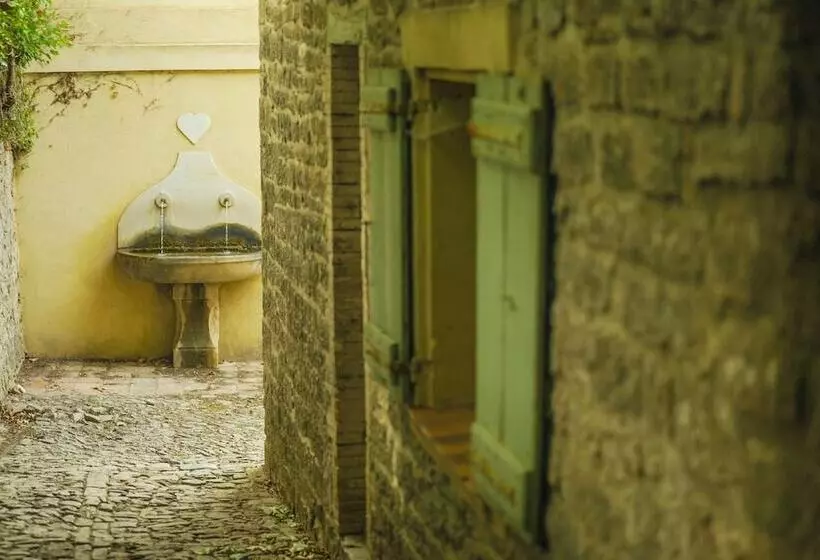 Hotelli Montrieux Le Hameau