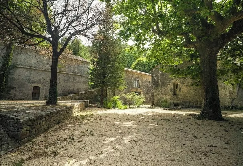 Hotelli Montrieux Le Hameau
