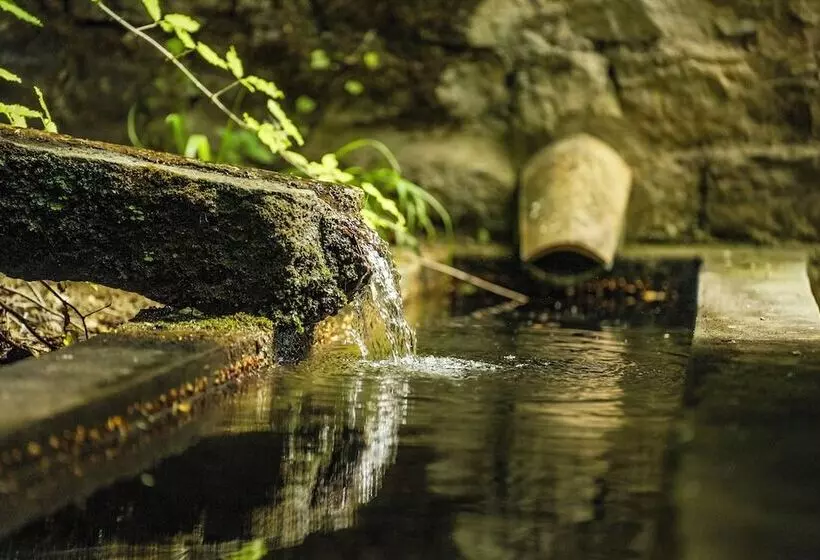 Hotelli Montrieux Le Hameau