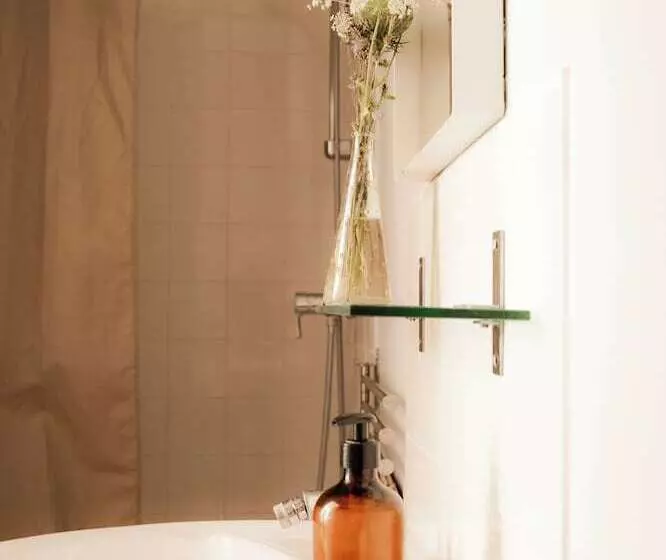 Hotelli Montrieux Le Hameau